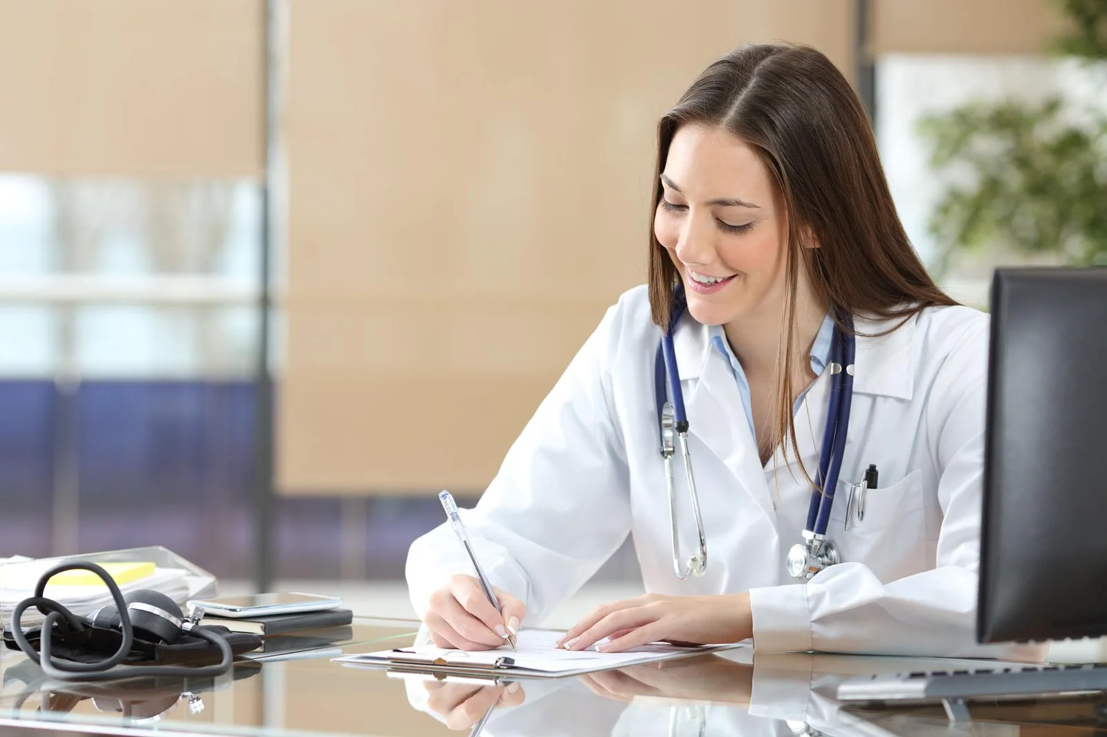 Physician making handwritten notes on a clinical column